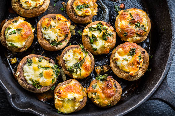 Gefüllte Champignons mit Hackfleisch und Sahnesoße