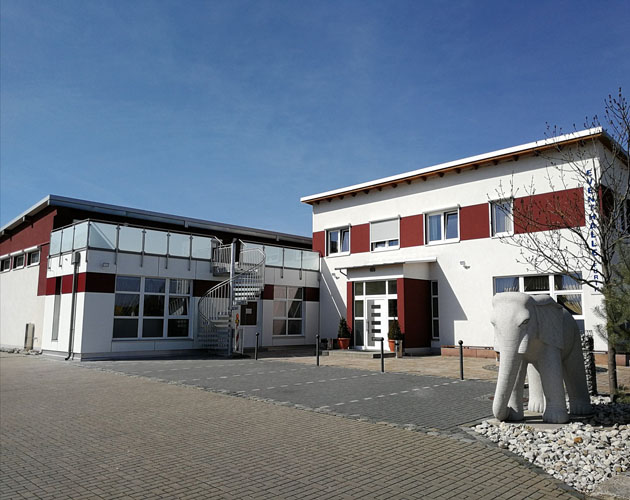 Stilvolle Eventlocation in Fürth mit festlich gedeckten Tischen für besondere Anlässe wie Hochzeiten, Geburtstage oder Firmenevents