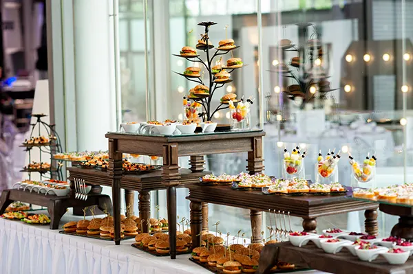 Professioneller Partyservice Bellmann bei Hochzeitsfeier im Visioplex