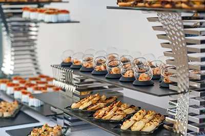 Sektempfang im Rahmen eines Hochzeitscatering-Angebots, Teil des Catering für Hochzeiten