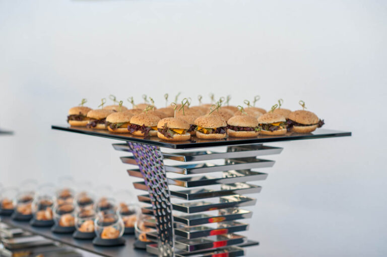 Catering Bellmann verwöhnt Gäste mit feinen Desserts und Torten