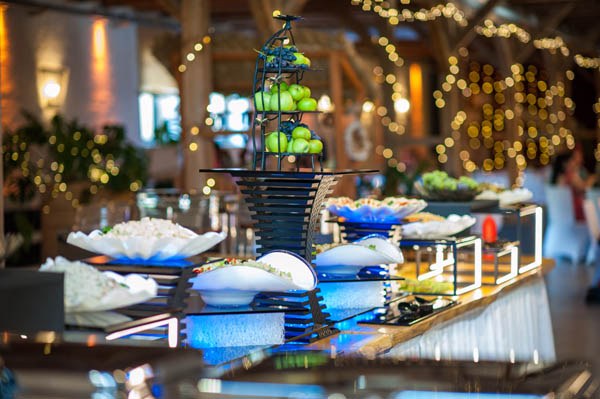 Warmes Buffet mit Fleisch, Fisch und vegetarischen Gerichten – Catering Würzburg