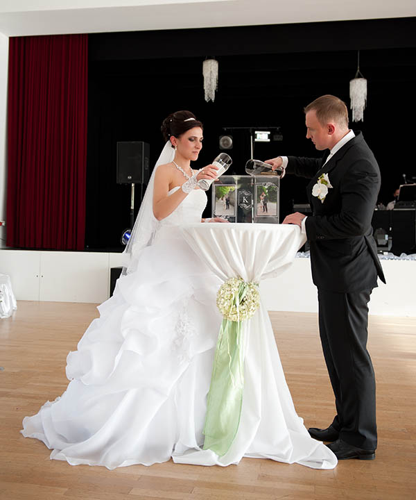 Hochzeit mit russischen Ritualen und Zeremonien
