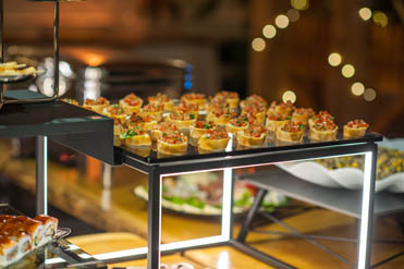 Mediterranes Buffet mit Antipasti und Spezialitäten