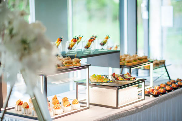 Sektempfang mit edlen Häppchen für Hochzeiten und Events